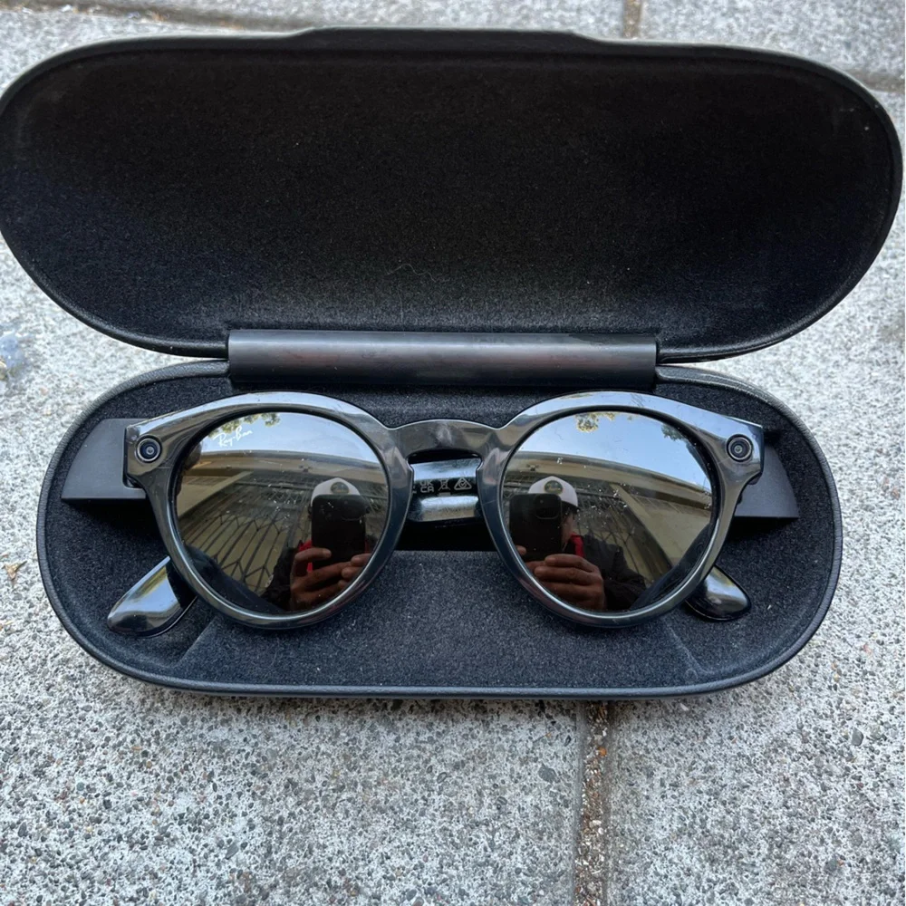 RayBan’s smart glasses